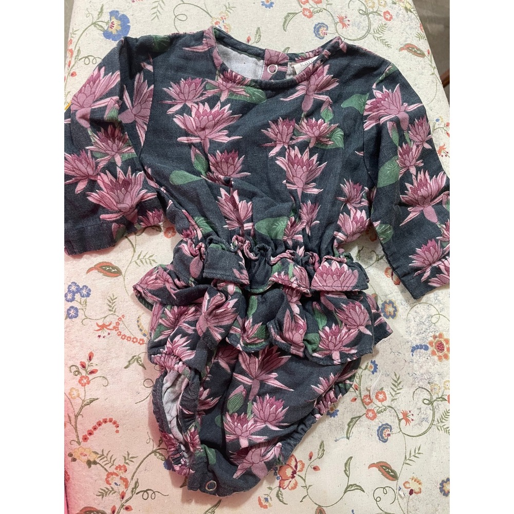 Kate Quinn Romper Baby Girl 3-6M Charcoal‎ Floral Excellent Long Sleeve Ruffle